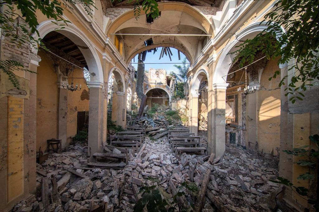 Crumbling to Pieces by Daanoe