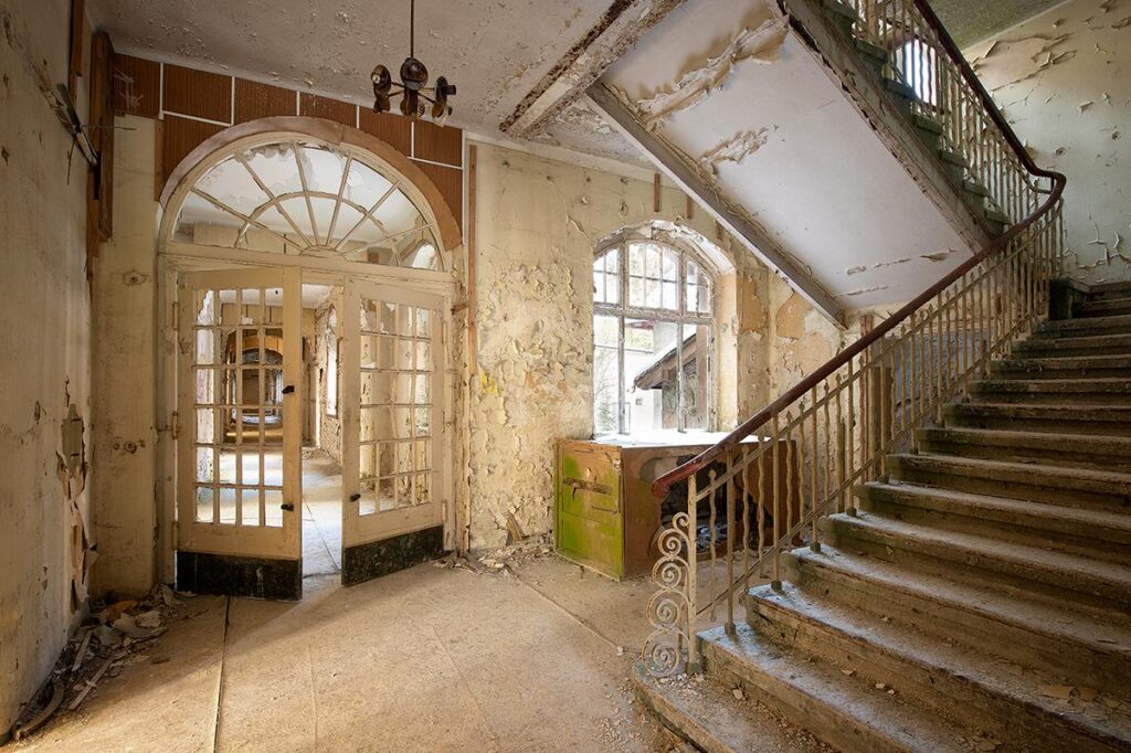 Frozen in Time by Daanoe