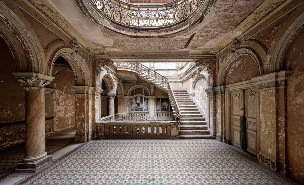 Elegance of Decay by Daanoe