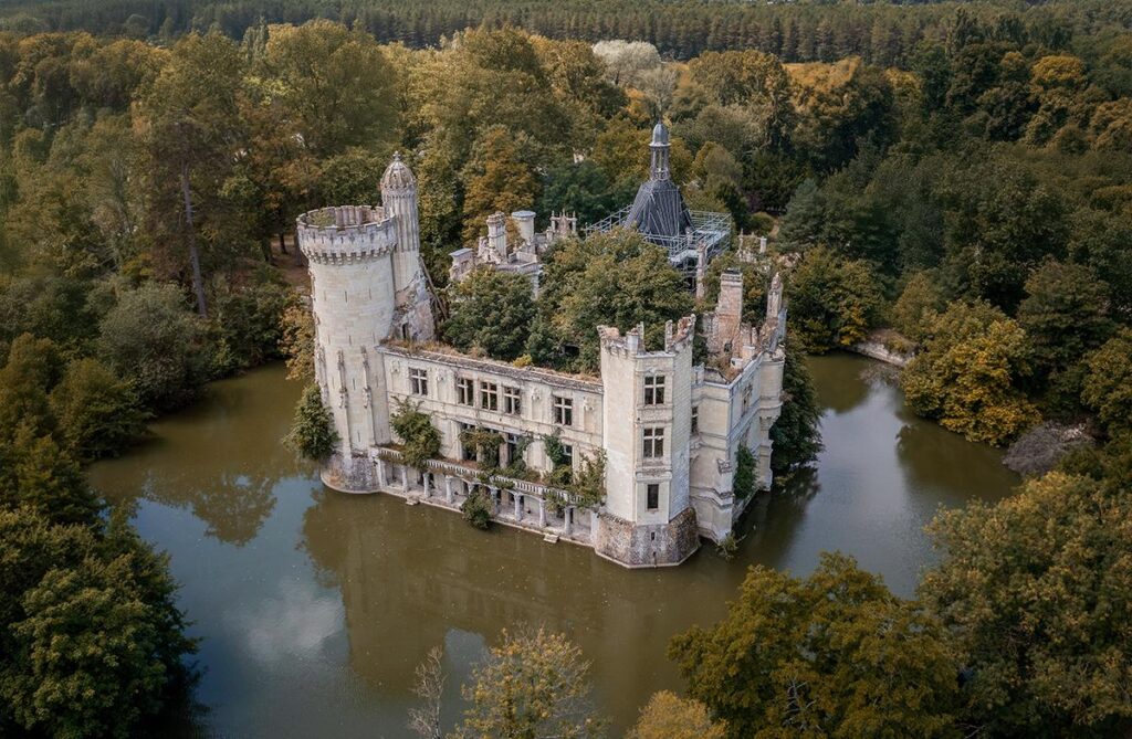 Grand Mère des Châteaux by Daanoe