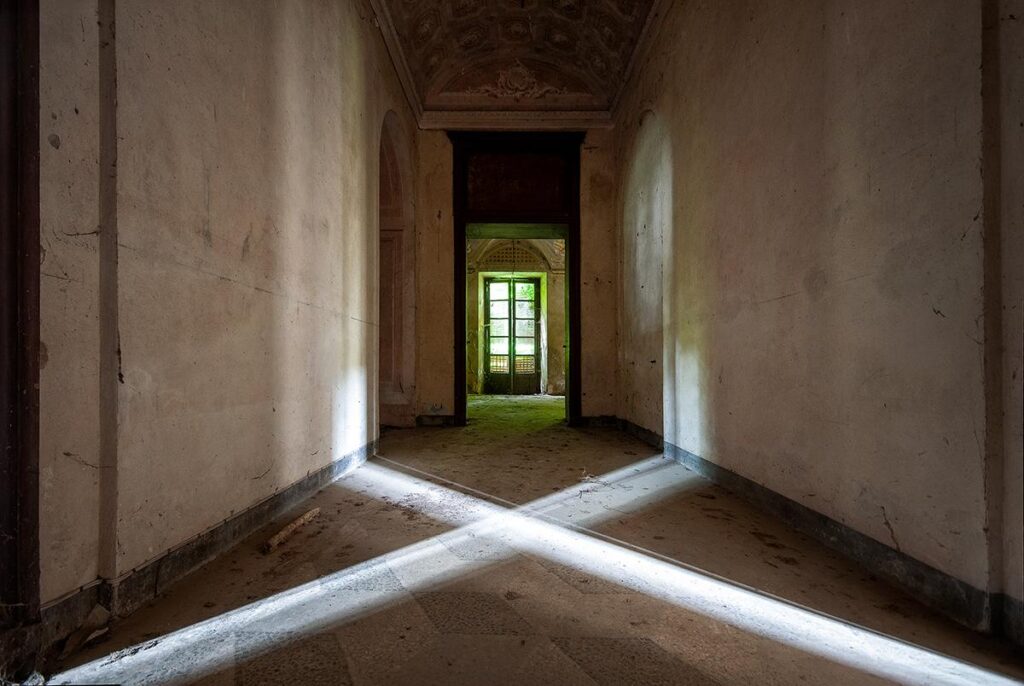 Cross of Light by Daanoe
