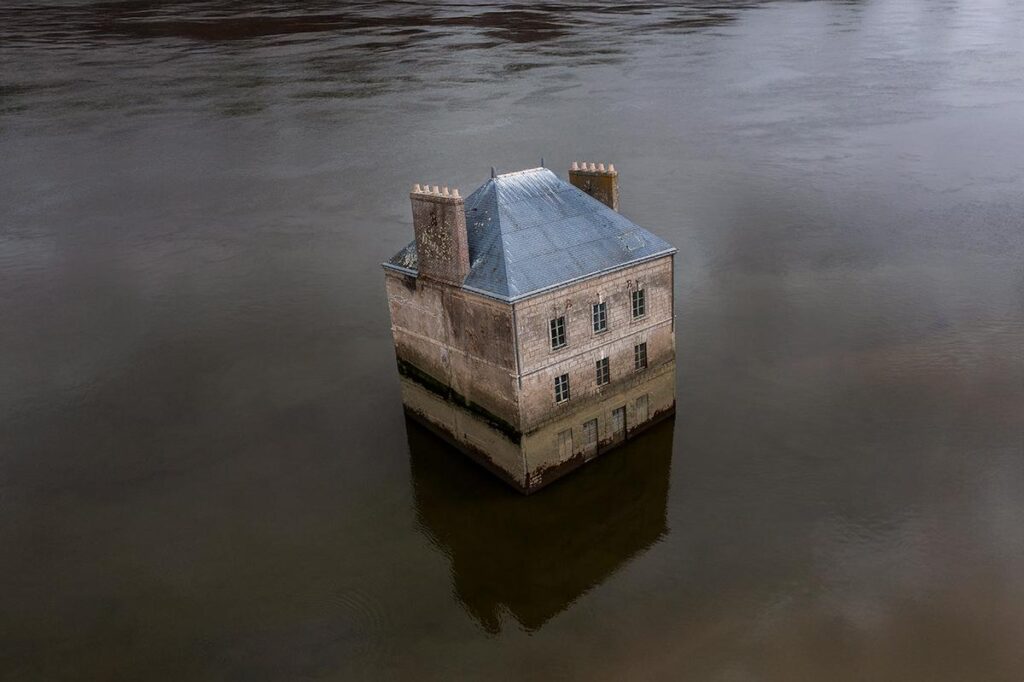 Dive Into History by Daanoe