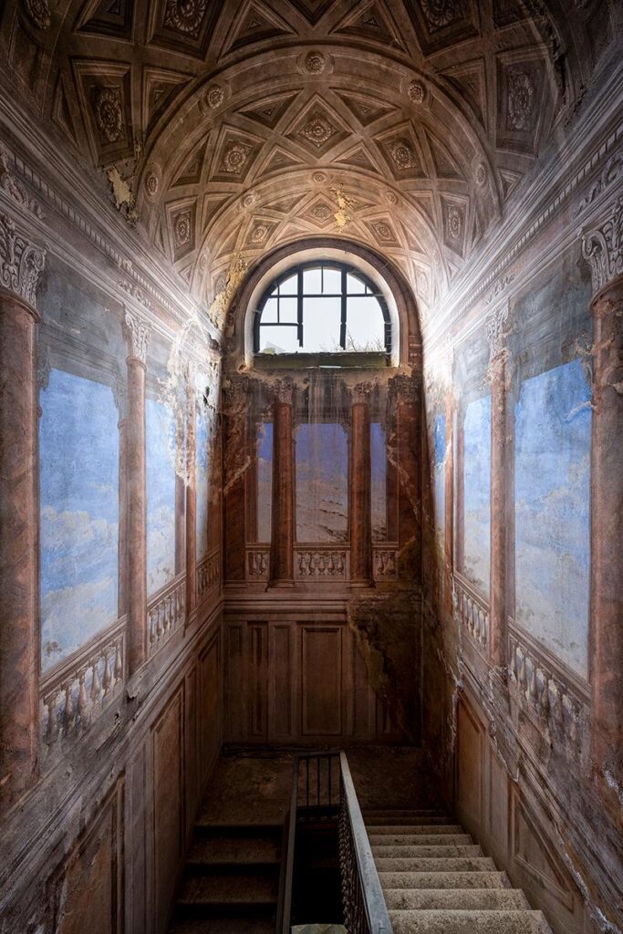 Echoes of Grandeur by Daanoe