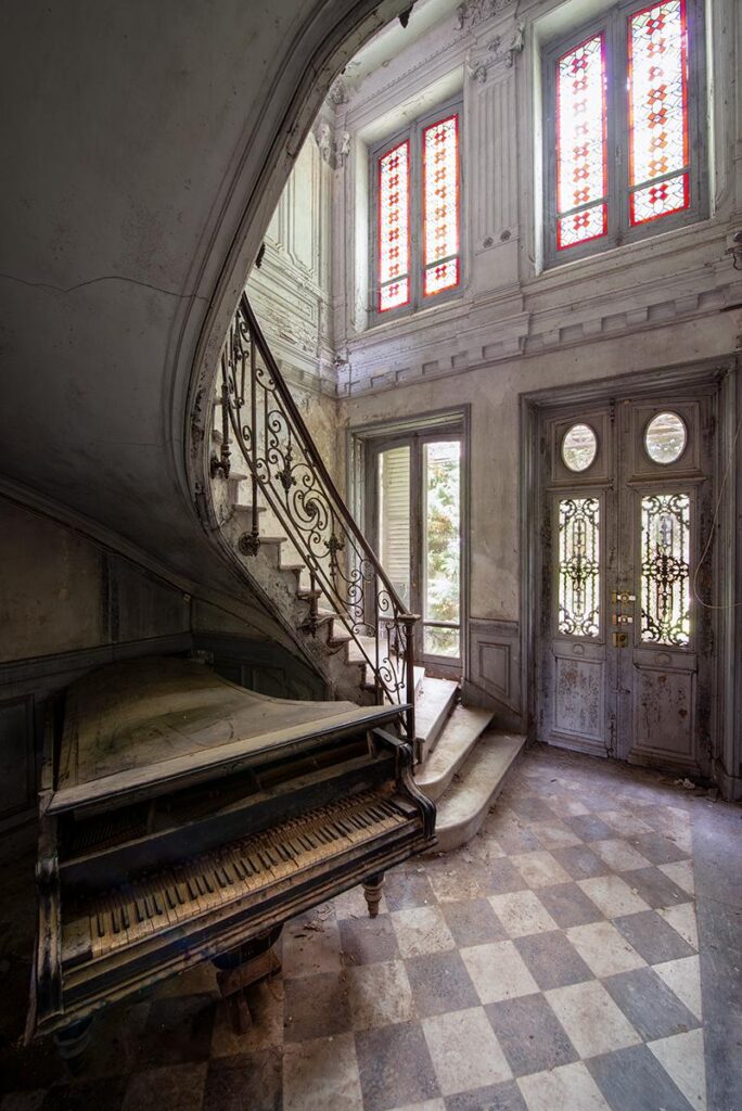 Echoes of Silence by Daanoe