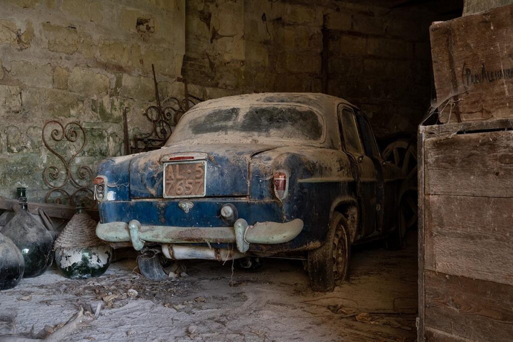 Hidden Elegance by Daanoe